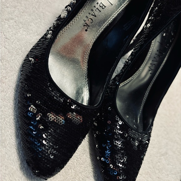 Almost Brand New Heels By White House / Black Market - Size 8 M - Box 50 - Picture 3 of 9